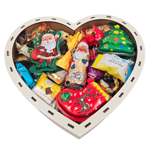 Подарунковий набір солодощів CandyUA Серце 92 цукерка